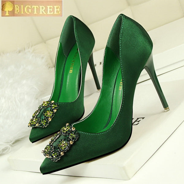 2018 New Fashion Crystal Metal Square Buckle Women Pumps Soft Silk High Heels Shoes Sexy Pointed Toe Shallow Women's Party Shoes
